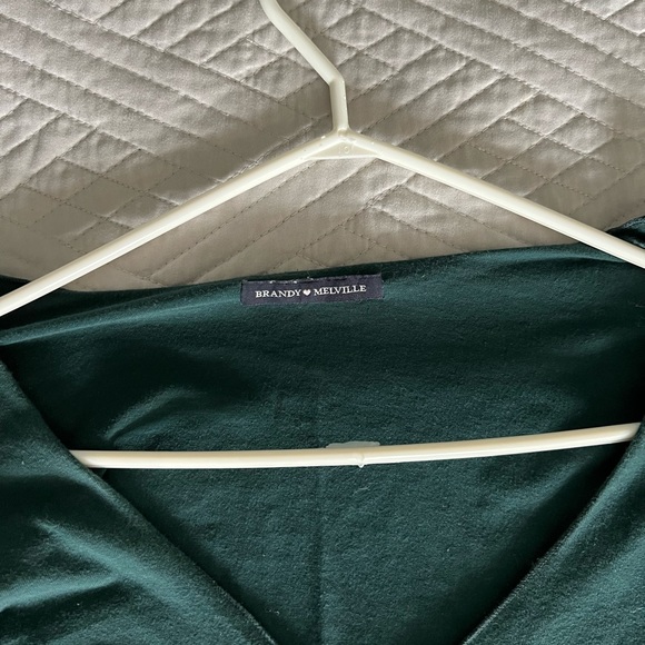 Brandy Melville - Tight Green Long Sleeve - OS - Picture 3 of 5